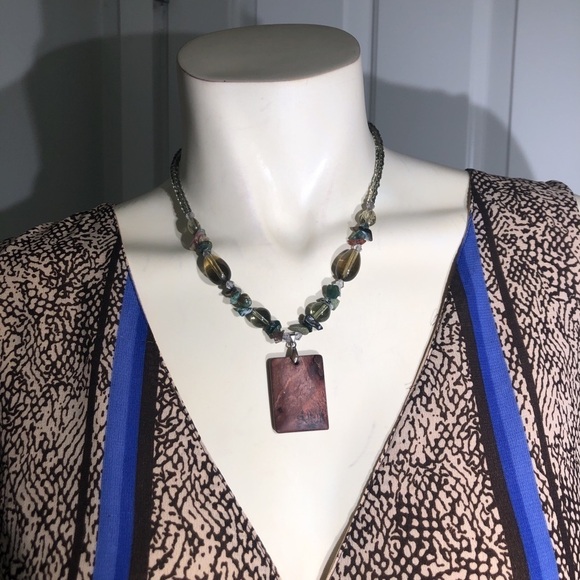Beaded necklace in earth tones - Picture 2 of 6